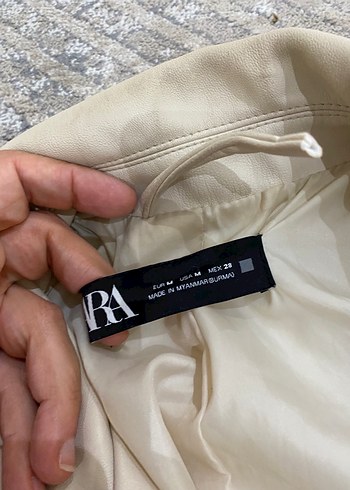 m Beden ten rengi Renk Zara Bej Kemerli Kısa Deri Ceket
