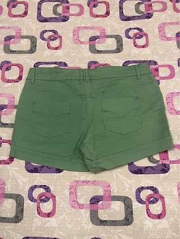 LC Waikiki Yeşil kısa şort