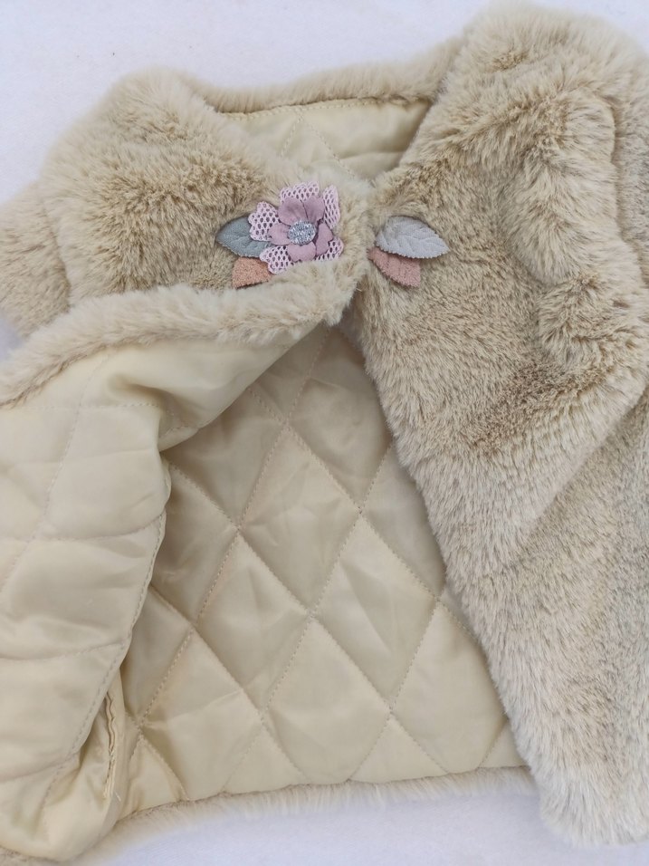 Kız Çocuk Bej Peluş Yelek Nakışlı - Görsel 3