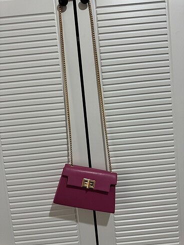 Pembe çanta