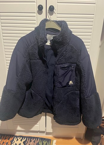 Koyu Mavi Peluş Detaylı Kadın Mont