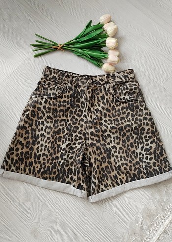 Leopar Desenli Kadın Kemerli Mini Şort