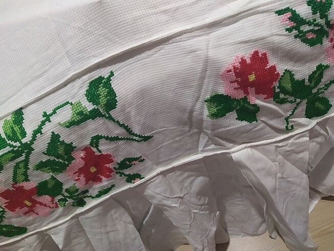 Beden El emeği işlemeli divan örtüsü