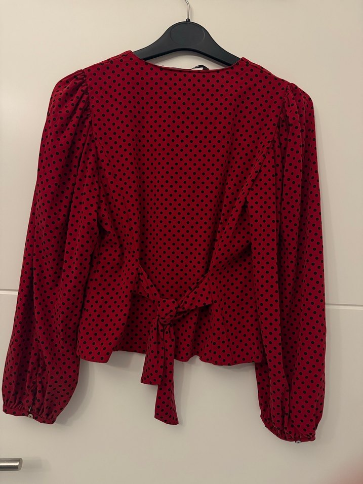 Zara Marka Kırmızı Puantiyeli V Yakalı Uzun Kollu Bluz - Görsel 3