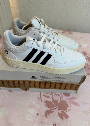 Beyaz Adidas Spor Ayakkabı
