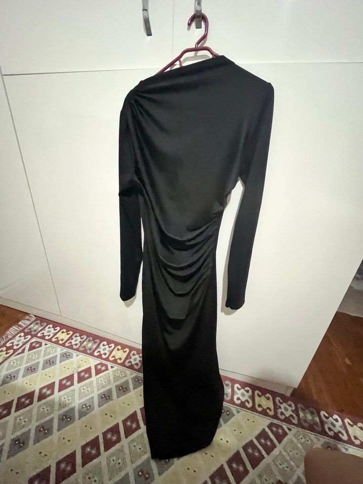 Uzun Siyah Drapeli Elbise - Görsel 2