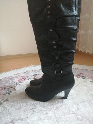siyah çizme