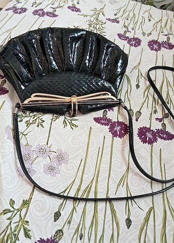 Siyah Yılan Derisi Desenli Pilili Vintage Çanta