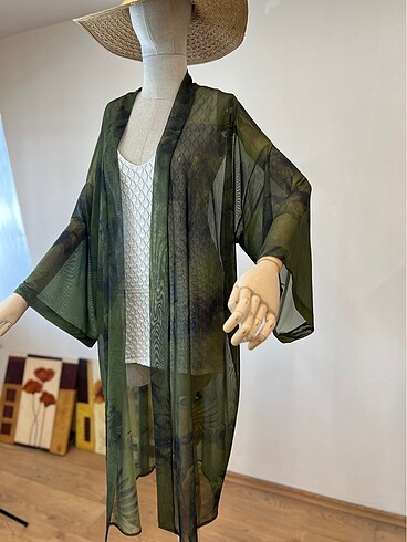 Zara Haki at desenli pareo