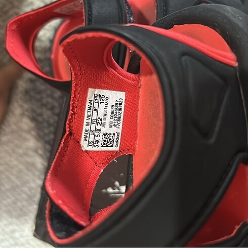 22 Beden Adidas Çocuk Sandalet