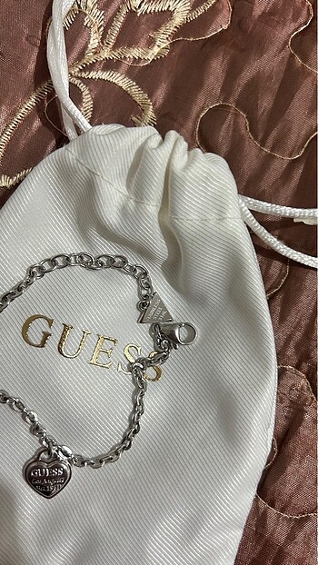 Beden gri Renk ORİJİNAL GUESS BİLEKLİK