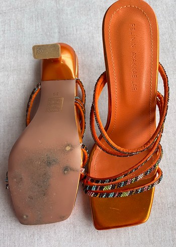 Boncuk İşlemeli Çok Renkli Yılan Desenli Topuklu - Görsel 3