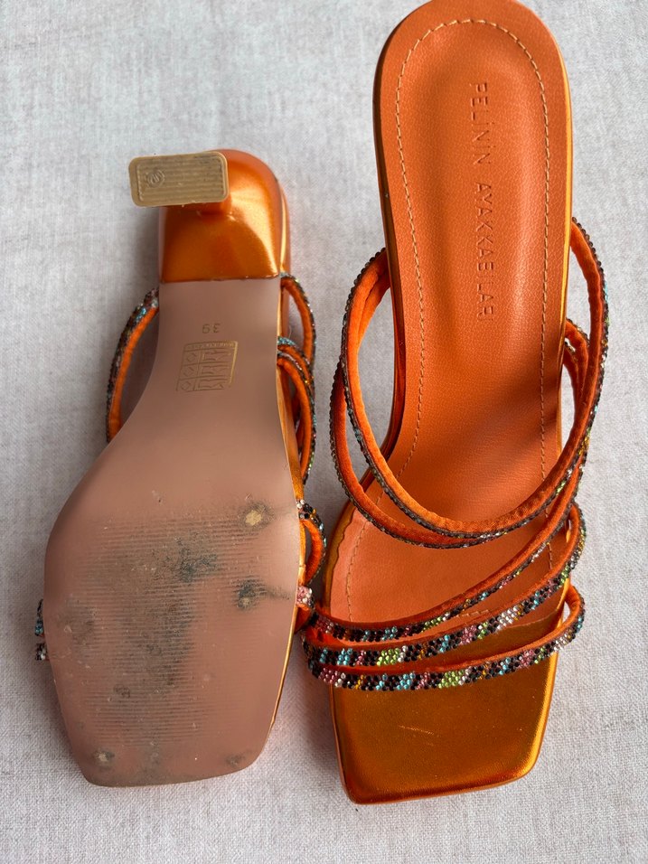 Boncuk İşlemeli Çok Renkli Yılan Desenli Topuklu - Görsel 3