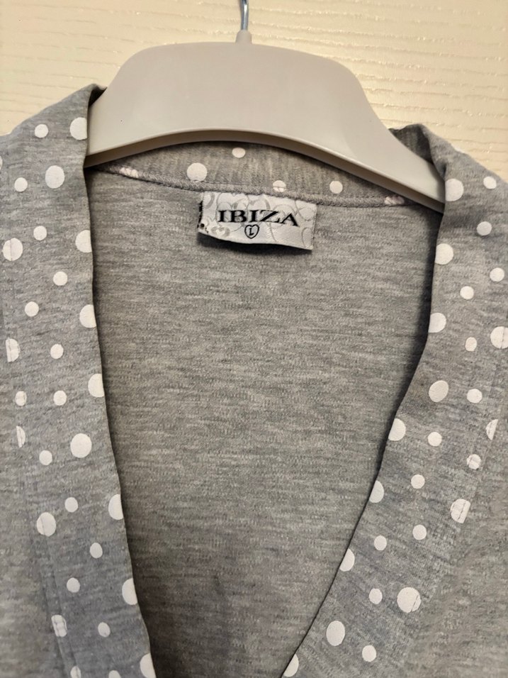 Gri Puantiyeli Kız Hırka ve Bluz Takımı - Görsel 3