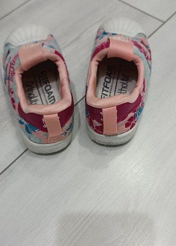 26 Beden Kız Çocuk Pembe Çiçekli Adidas Spor Ayakkabı