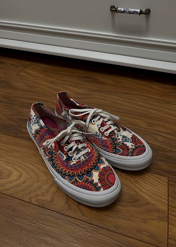 Bohem Renkli Vans