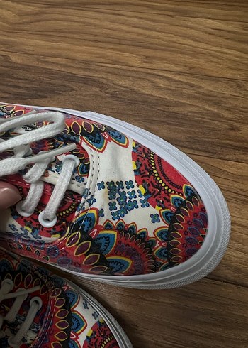 38 Beden Bohem Renkli Vans