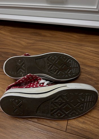36 Beden kırmızı Renk Puantiyeli çift katlı Converse