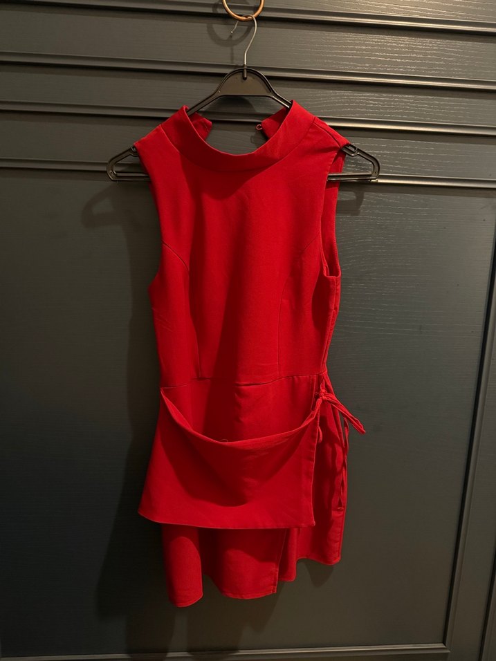 Kırmızı Kolsuz Mini Tulum - Görsel 2