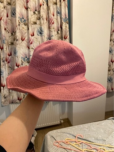 Pembe Şapka