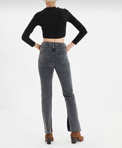 36 Beden siyah Renk trendyolmilla jeans paçası yırtmaçlı