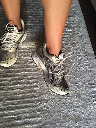 40 Beden beyaz Renk Asics yürüyüş ayakkabısı