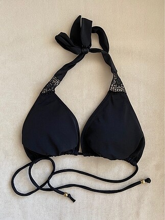 Üçgen bikini