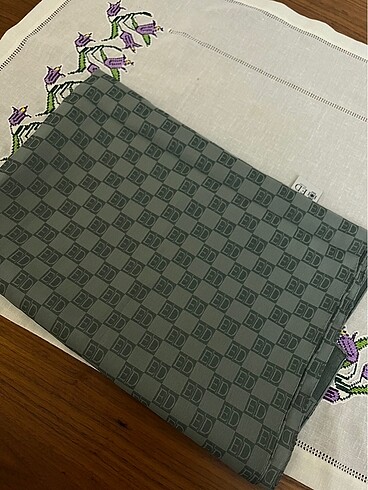 Ed scarf şal