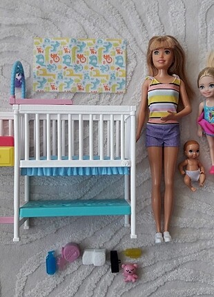 Barbie Bebek Bakıcısı Uyku Eğitiminde Oyun Seti