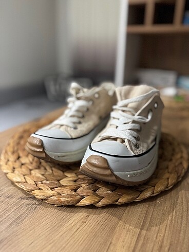 Kısa bayan converse
