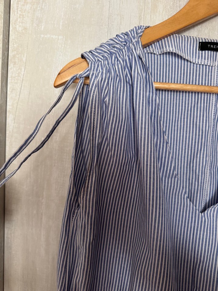 V Yaka Kolsuz Mini Çizgili Elbise - Görsel 2