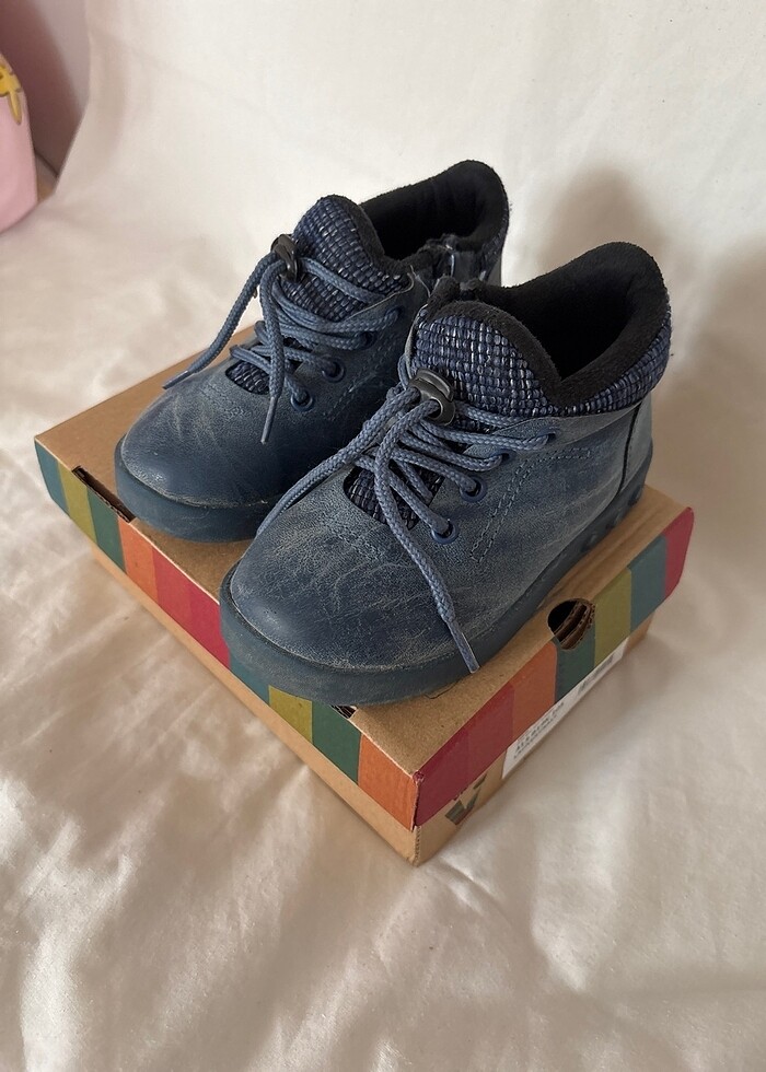 Erkek çocuk bot - Görsel 2