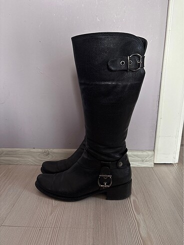 Siyah deri çizme - Görsel 2