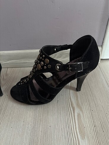 Siyah nubuk topuklu sandalet - Görsel 6