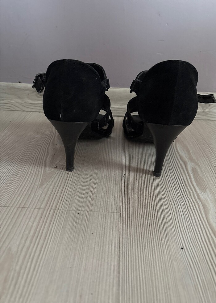 Siyah nubuk topuklu sandalet - Görsel 3