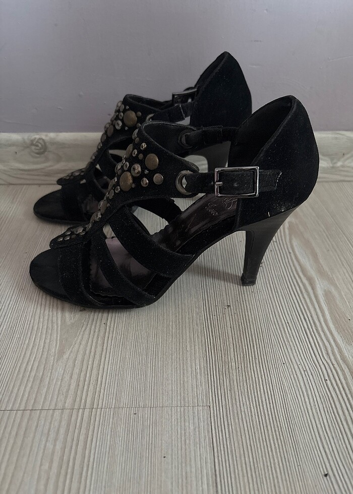 Siyah nubuk topuklu sandalet - Görsel 2