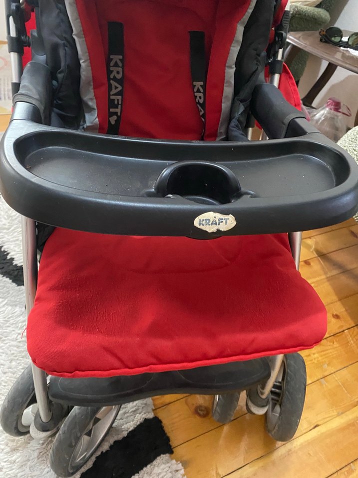 Kırmızı Bebek Arabası - Görsel 2