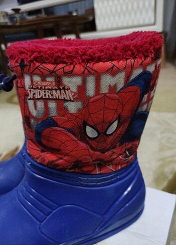 34 Beden mavi Renk 34 numara Spiderman örümcek adam figürlü kar çizmesi