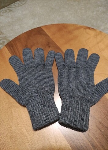 Gri eldiven - Görsel 3