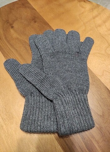 Gri eldiven - Görsel 4