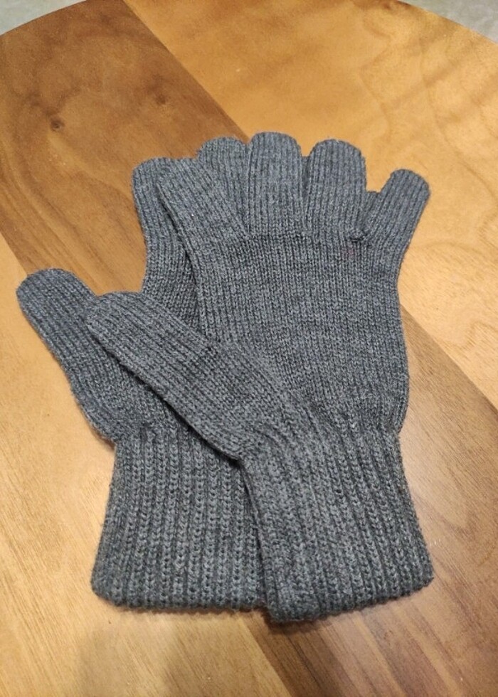 Gri eldiven  - Görsel 4