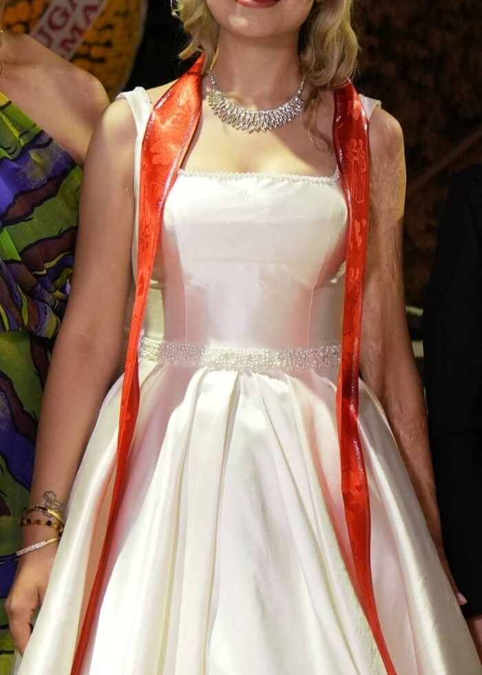 Vakko model gelinlik ve ayakkabısı  - Görsel 2