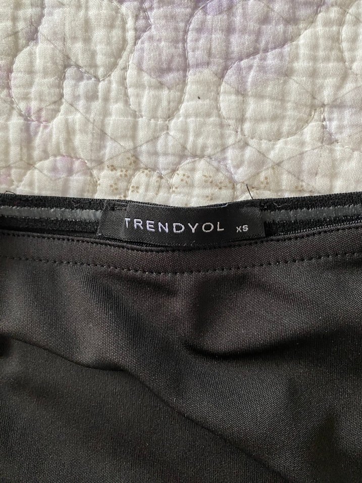 Siyah Uzun Kollu kayık yaka Tek Renkli Bluz - Görsel 2