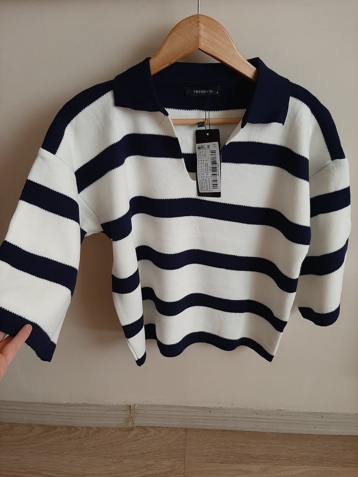 Lacivert Kapri Kol Yakalı Triko - Görsel 3