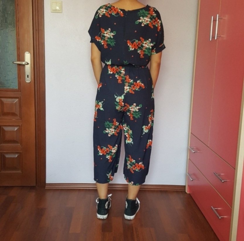 Çiçek Desenli Kemerli Lacivert Midi Tulum - Görsel 2