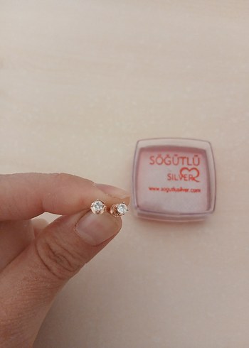 925 Ayar Rose Renk Küçük Taşlı Küpe - Görsel 3