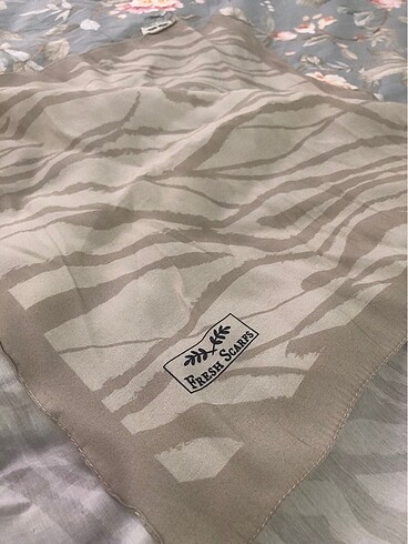 Fresh Scarfs zebra desen eşarp krem