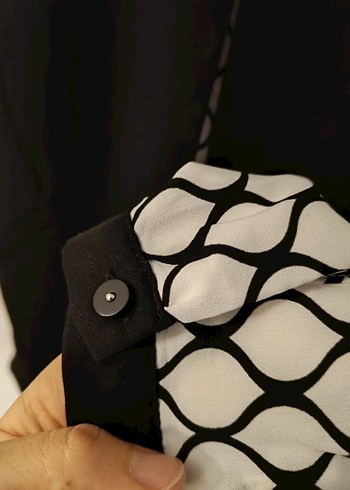 Siyah beyaz tül detaylı tesettür tunik - Görsel 3