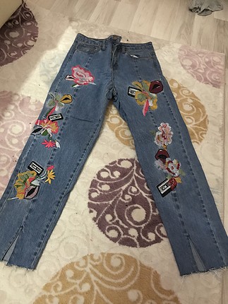 Zara Mom nakışlı kot jean 