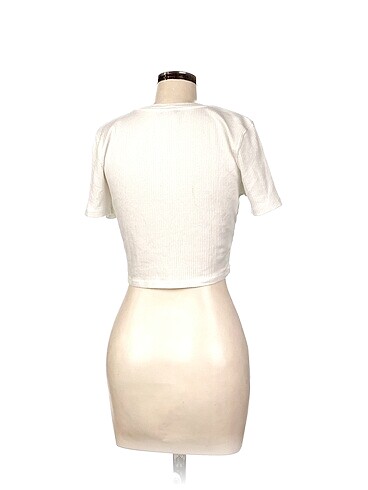 l Beden Zara T-shirt %70 İndirimli.